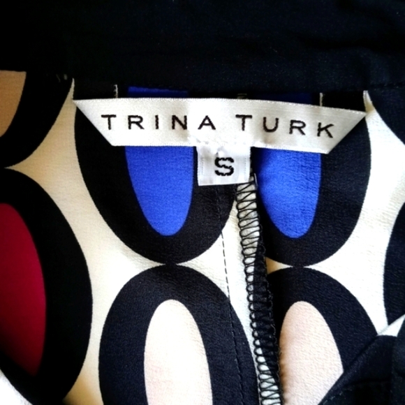 Trina Turk  100 % Silk  Blouse. - Picture 5 of 9